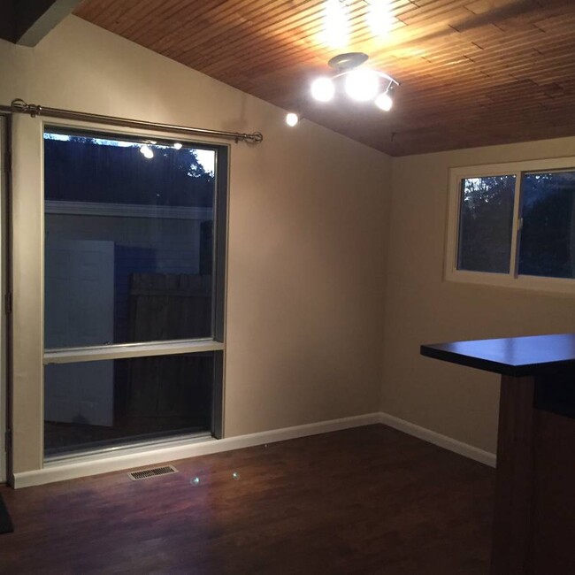 Área de comedor - 209 E Ridgeview Dr