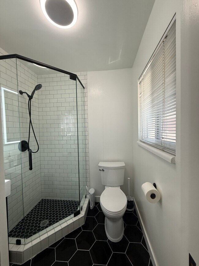 Foto del edificio - 2258 Claybourne Ave S
