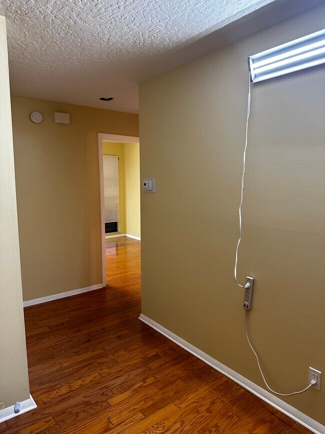 Foto del edificio - 1225 N Wickham Rd