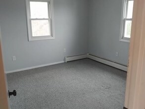 Building Photo - 124 Ash St