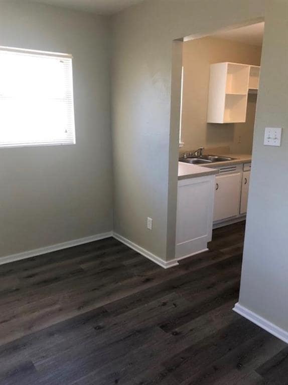 Building Photo - 718 Hogan Dr