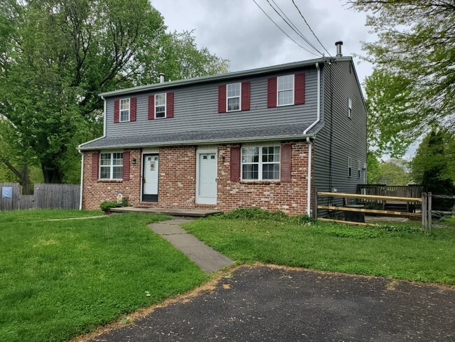 Building Photo - 324 Garden Ave