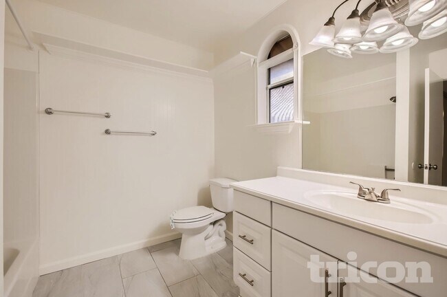 Foto del edificio - 2455 E Broadway Rd