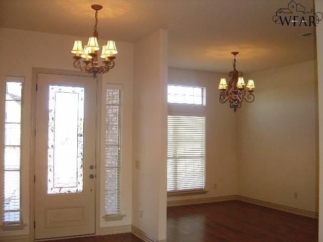 Foto del edificio - 8 Maplewood Ct