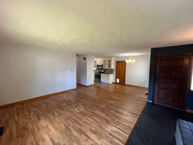 Building Photo - 247