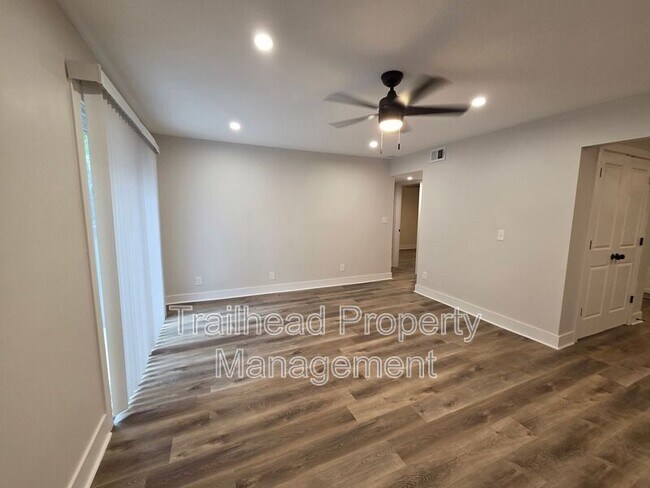 Building Photo - 1107 W 40th St
