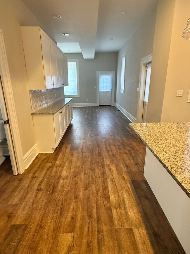 Foto del edificio - Fox Park 3 Bedroom, 2 1/2 Bath Updated His...