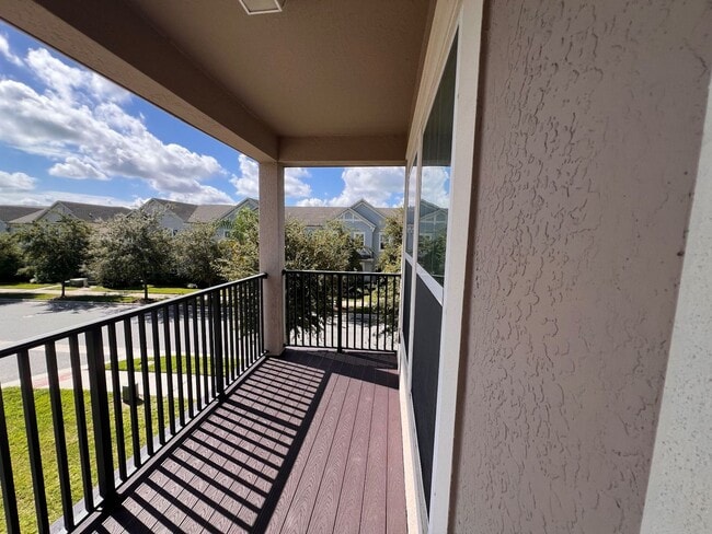 Building Photo - TWO BEDROOM TOWNHOUSE WITH LOFT AND PRIVTE BALCONY