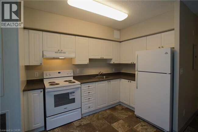 Photo du bâtiment - 274 Erb St. W