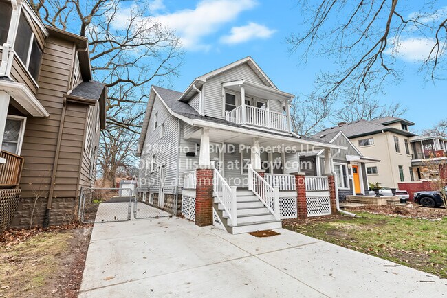 Building Photo - Completely Updated 1 Bedroom Upper Flat