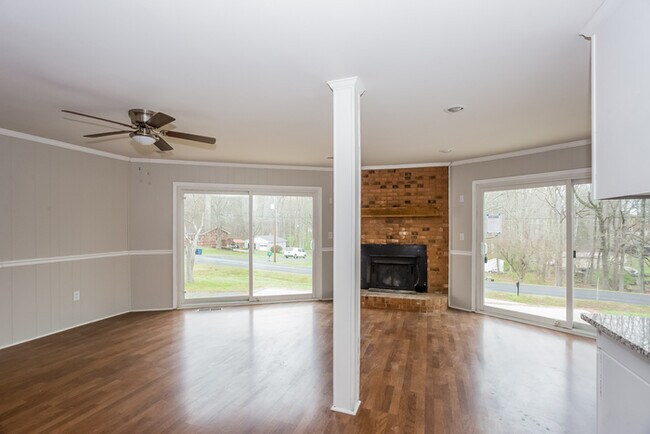 Foto del edificio - 1024 Seneca Rd