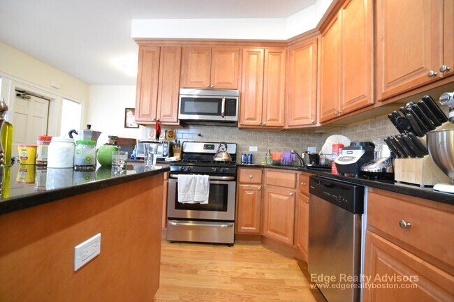 Building Photo - 29 Henshaw St