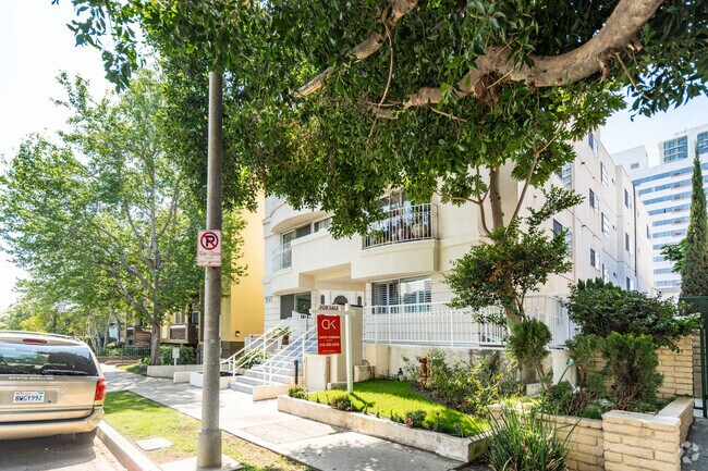 Exterior - 1247 Barry Ave