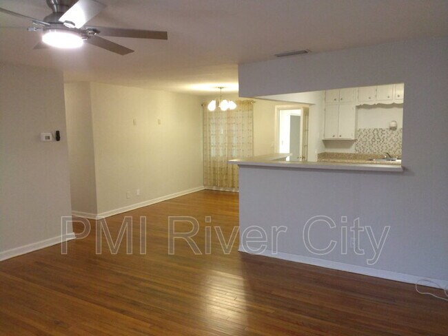 Foto del edificio - 2527 Emily Ln