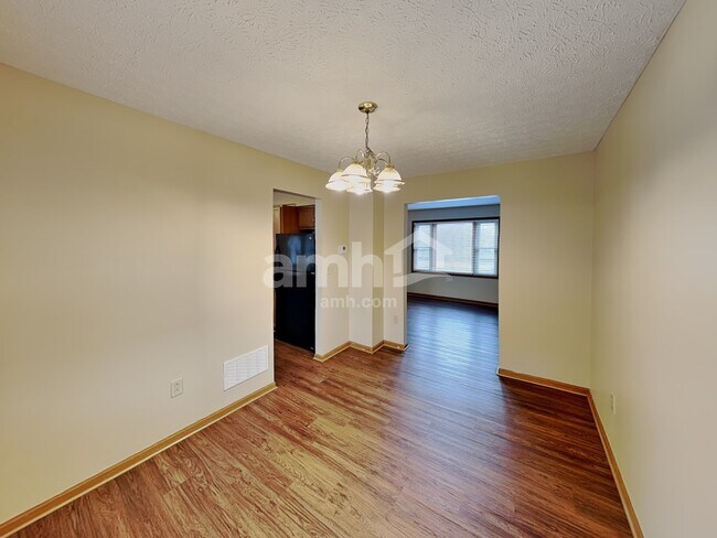 Foto del edificio - 105 Elmwood St