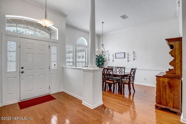 Foto del edificio - 624 Headwaters Ln
