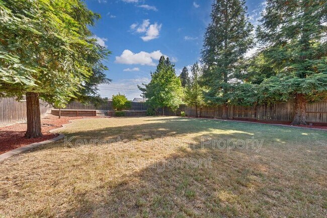 Foto del edificio - 617 Vernon Oaks Dr