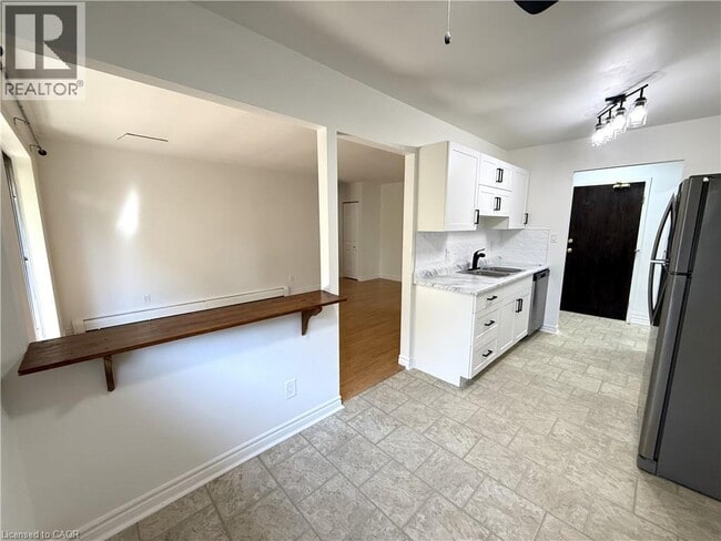 Building Photo - 475 Parkside Dr