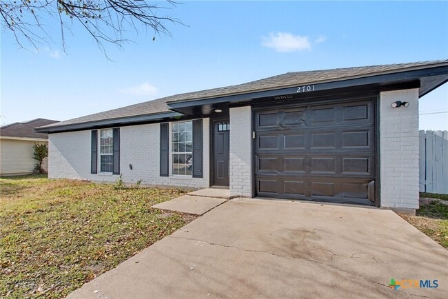 Building Photo - 2701 Cross Timber Dr