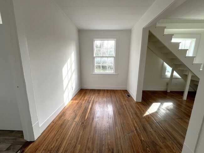 Building Photo - Great 2 Bed 1 Bath Home near MTSU!