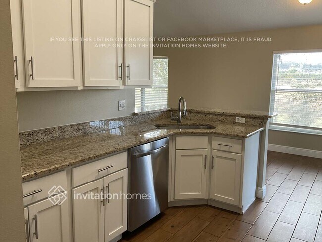 Foto del edificio - 330 Trade Wind Dr