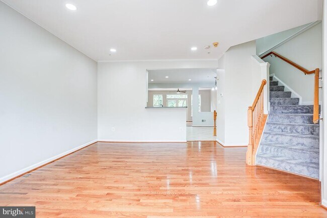 Building Photo - 4302 Day Lily Dr