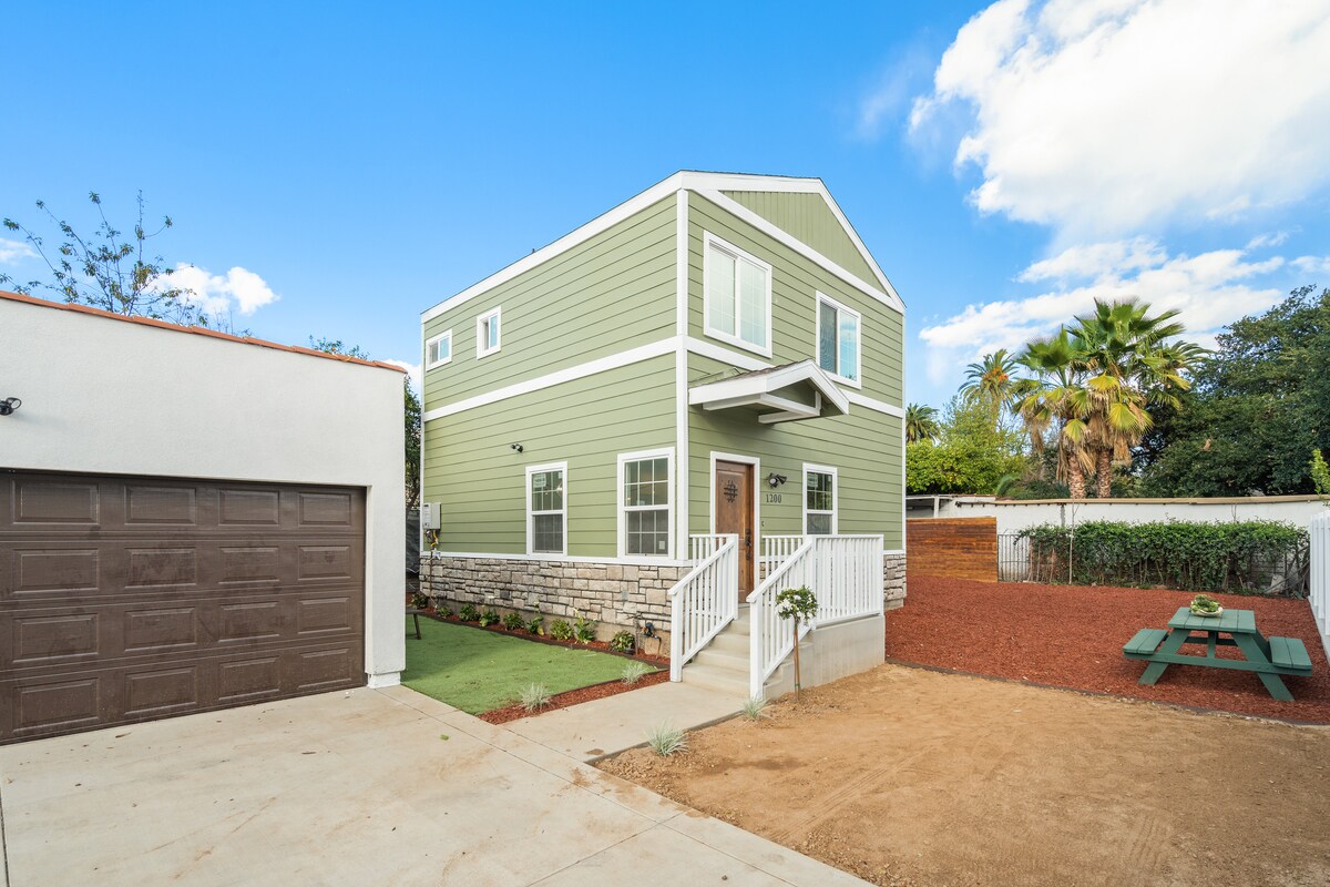 Primary Photo - 1200 N Summit Ave