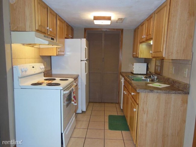 Building Photo - 1 br, 1 bath Apartment - 525 W H St Apt 3