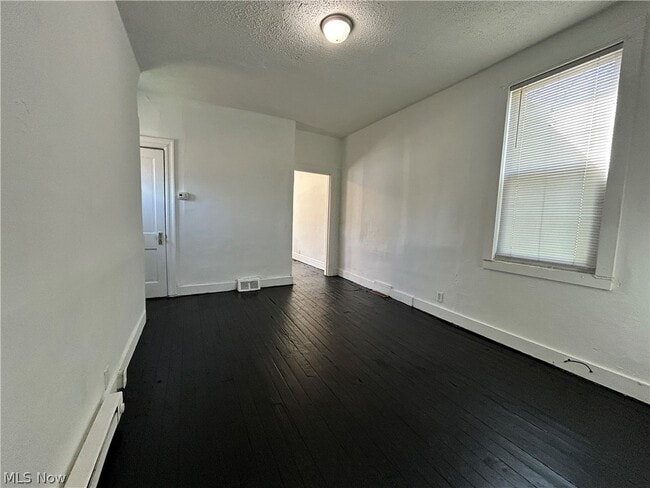 Building Photo - 507 Cedar Ave