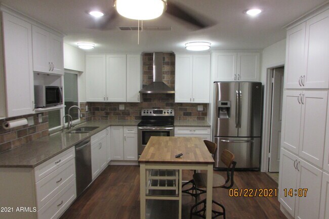 Foto del edificio - 925 W Curry St