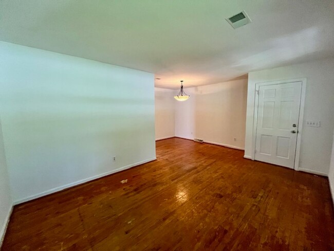 Building Photo - 1519 Harborview Road