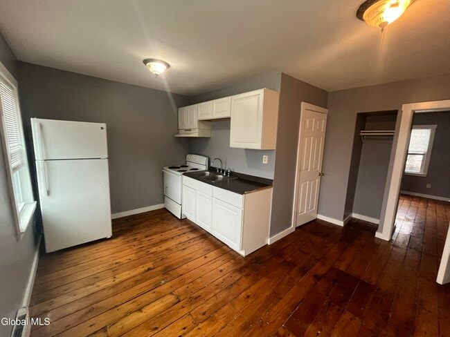 Building Photo - 1643 1st St