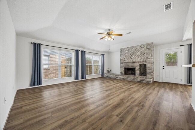 Building Photo - 218 Tara Plantation Dr