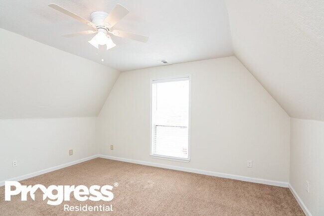 Building Photo - 5040 Thornebrook Cove