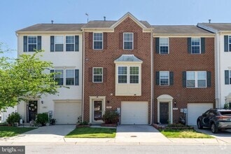 Building Photo - 715 Raven Green