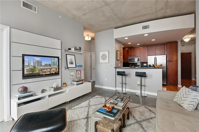 Building Photo - 360 Nueces St