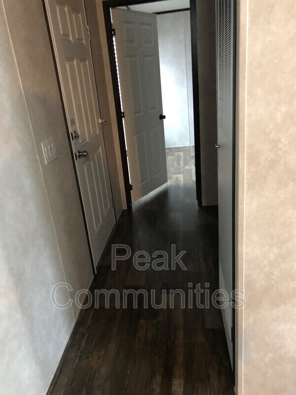 Building Photo - 305 Shady Brook Hts