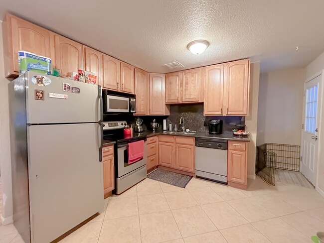 Building Photo - Spacious Basement