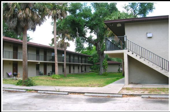 Building Photo - 304 Maple Ave