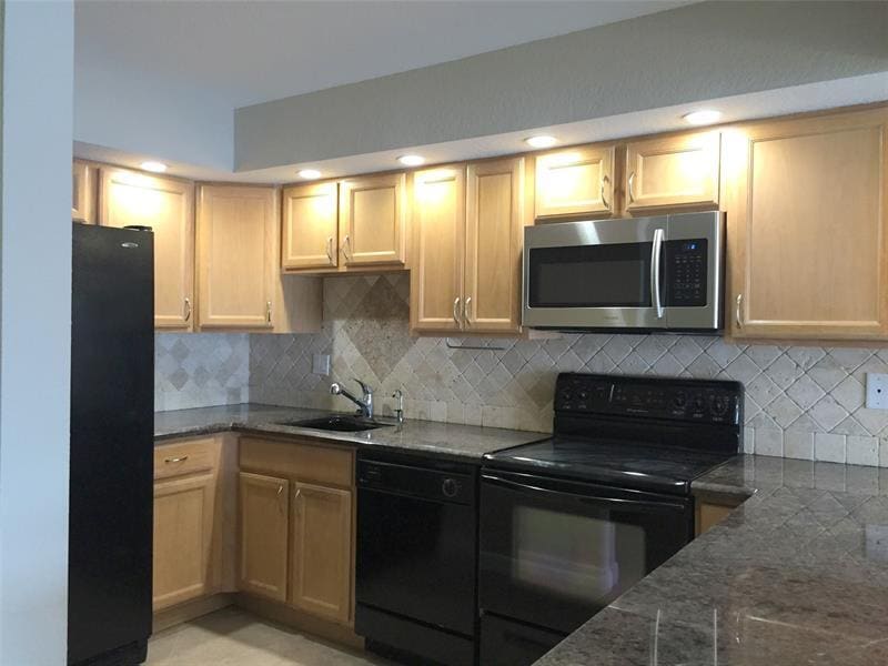 Foto principal - 1100 Crystal Lake Dr