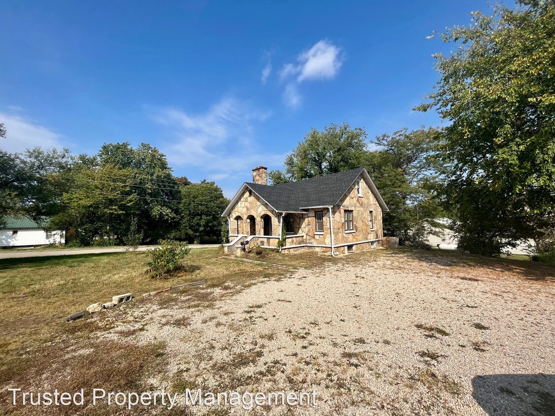 Primary Photo - 2 br, 1 bath House - 447 West Euclid Street