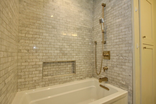 Building Photo - 1109 Murchison Dr