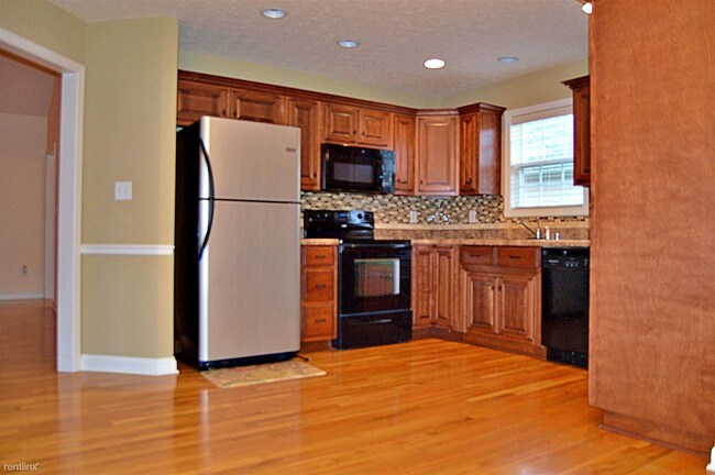 3 Br 2 Bath House 3376 Innsbrooke Ave House For Rent In Bowling Green Ky Apartments Com