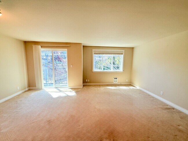 Foto del edificio - 2200 Thorndyke Ave W