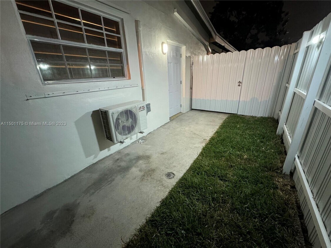 Foto del edificio - 1430 W 32nd St