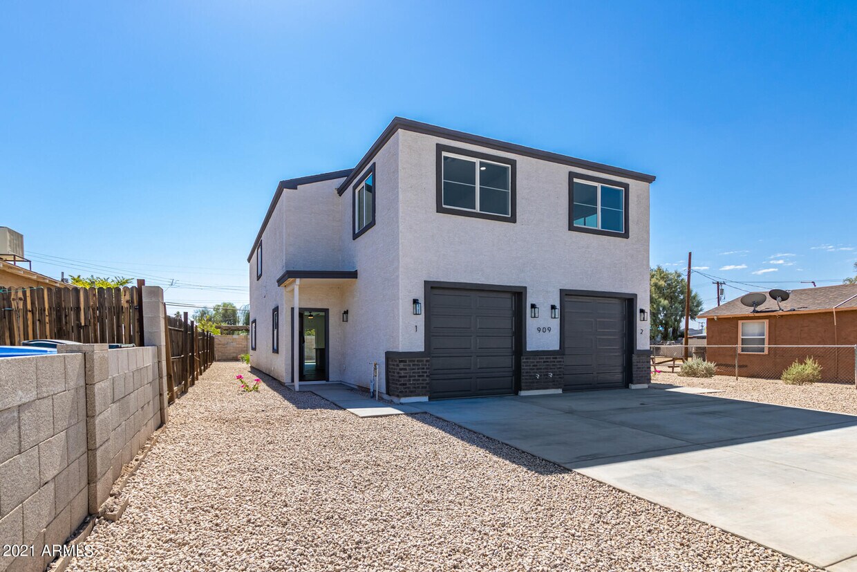 Primary Photo - 1019 S Montezuma Ave