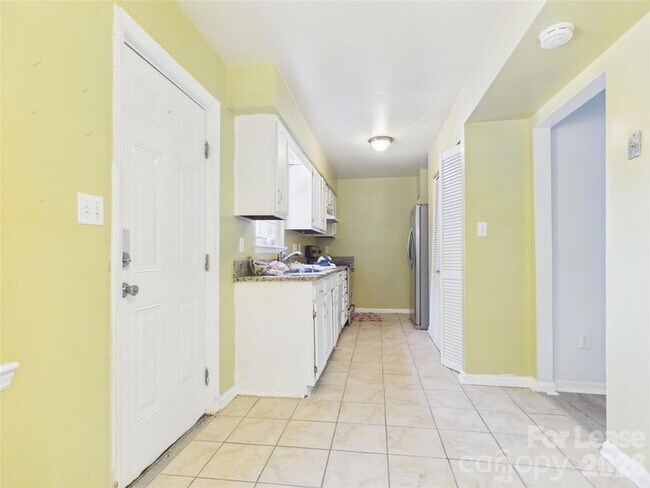 Foto del edificio - 8811 Hunter Ridge Dr