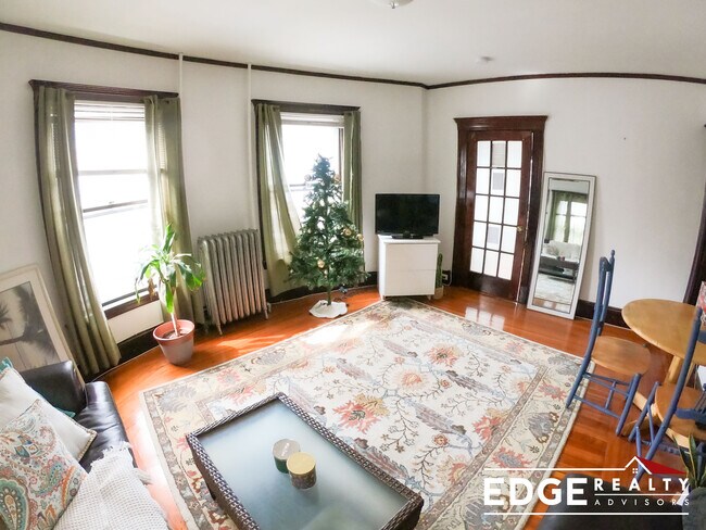 Foto del edificio - 57 Oak Square Ave