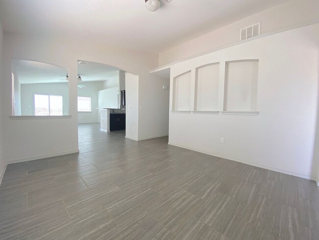 Building Photo - East El Paso 4 bed Refirg A/C