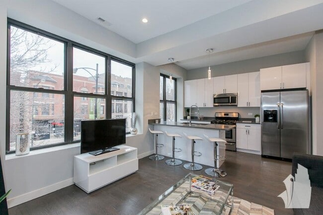 Foto del edificio - 2151 W Division St